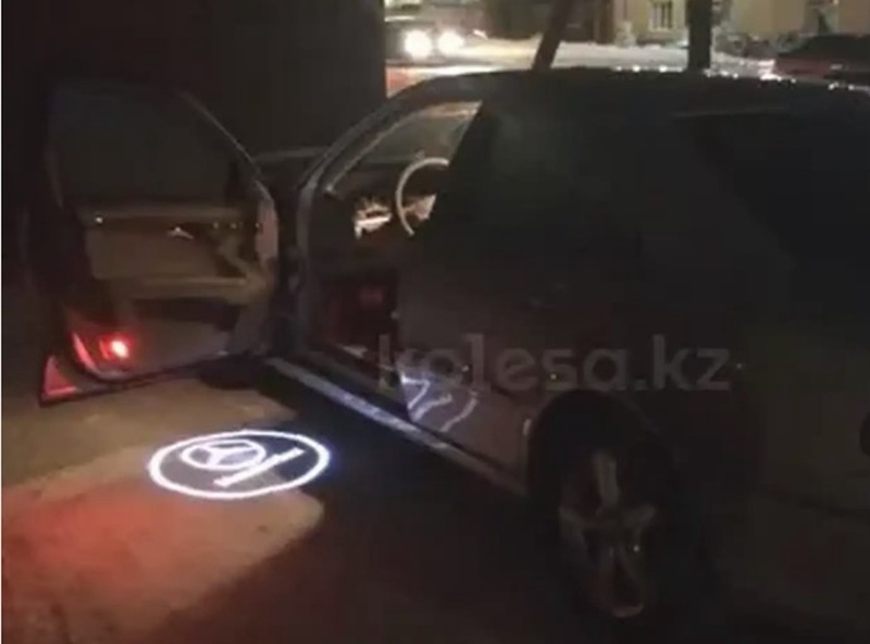 Подсветка дверей от Mercedes-Benz W211